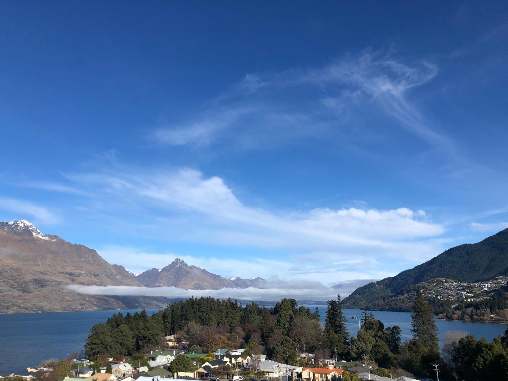 Ramada By Wyndham Queenstown Central מראה חיצוני תמונה