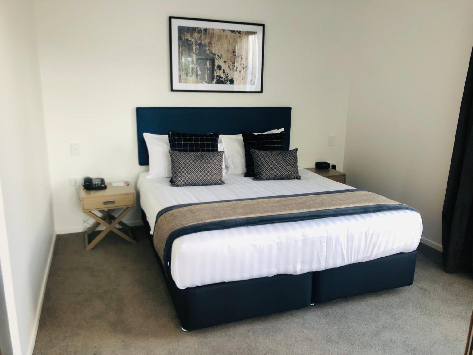 Ramada By Wyndham Queenstown Central מראה חיצוני תמונה