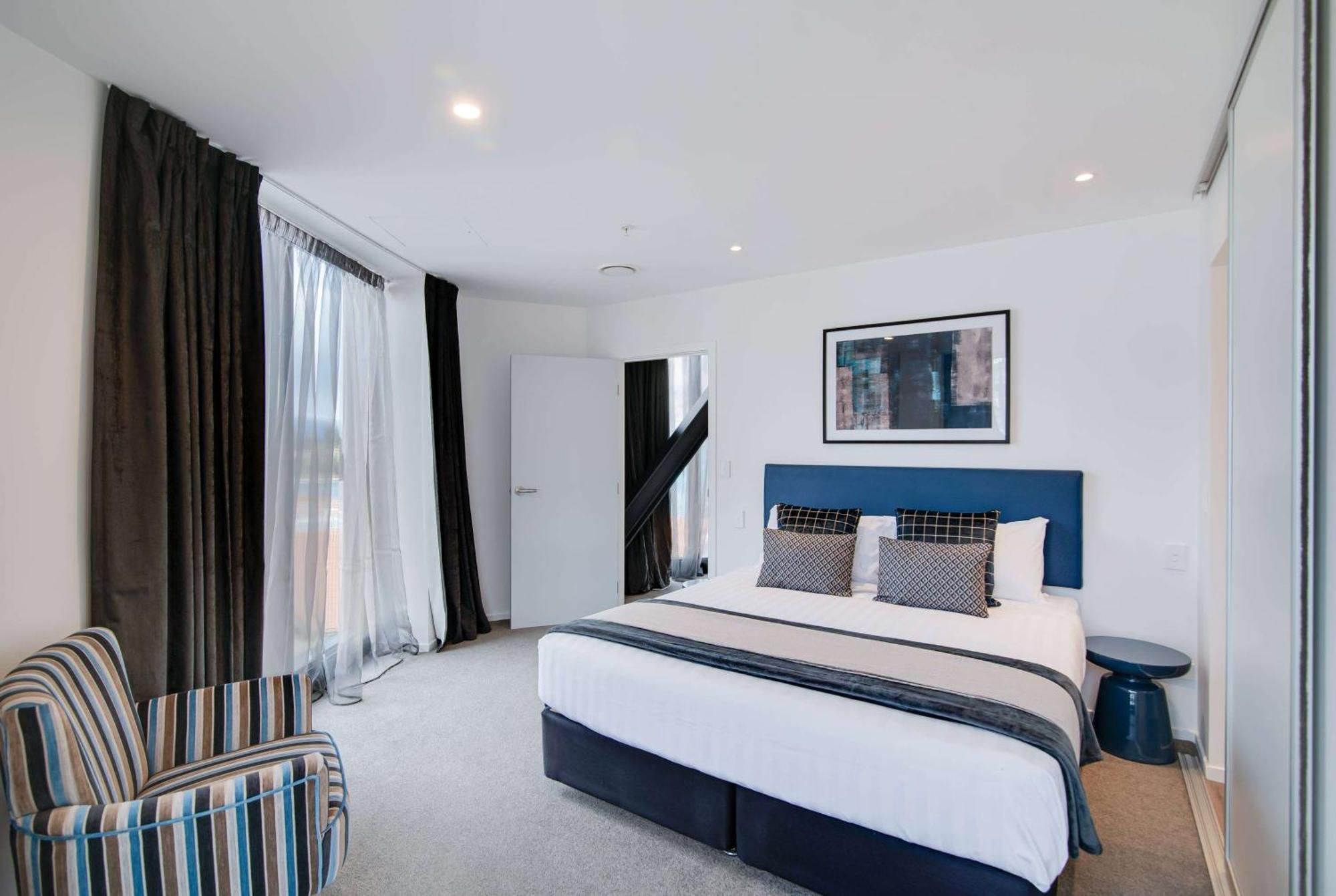 Ramada By Wyndham Queenstown Central מראה חיצוני תמונה