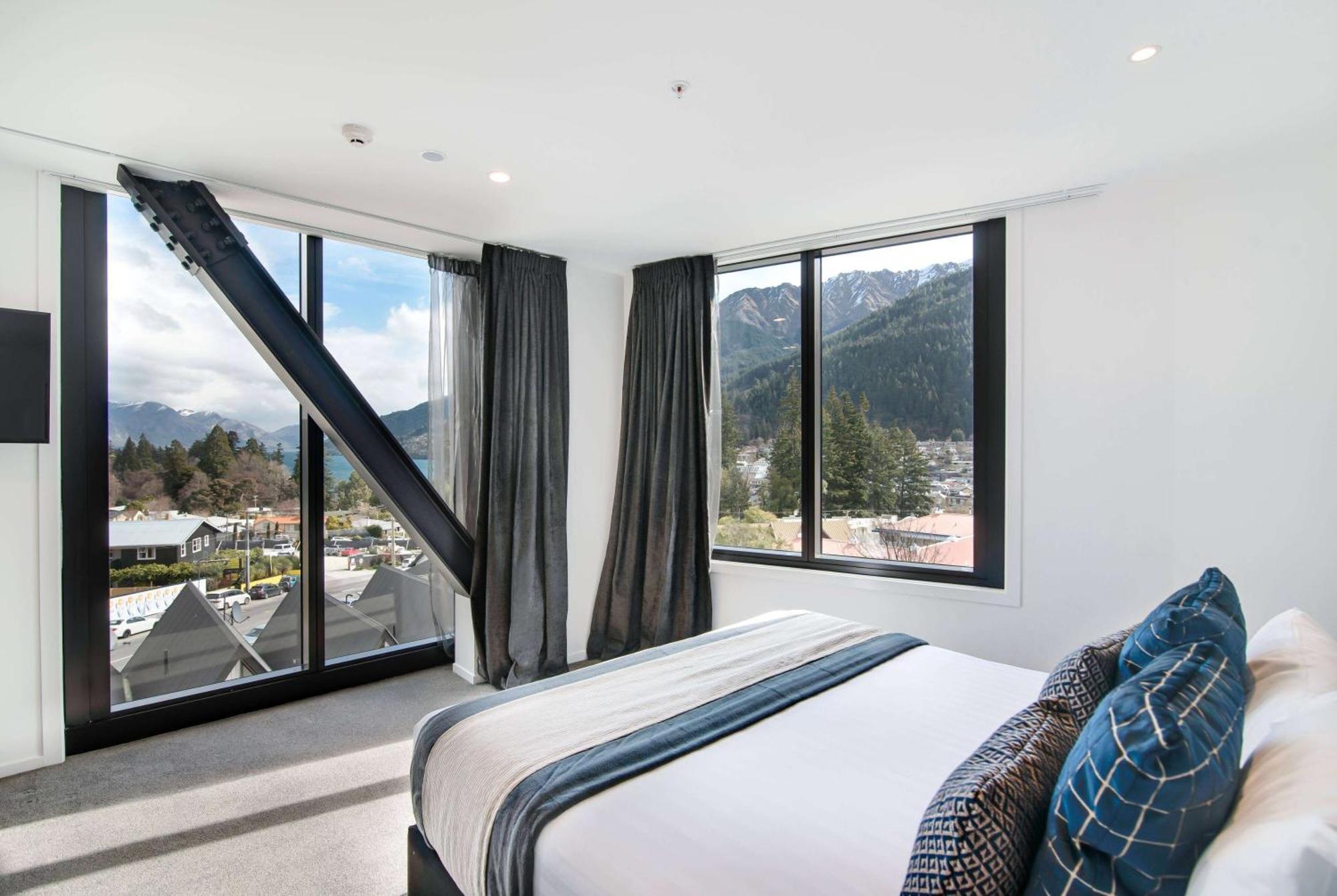 Ramada By Wyndham Queenstown Central מראה חיצוני תמונה