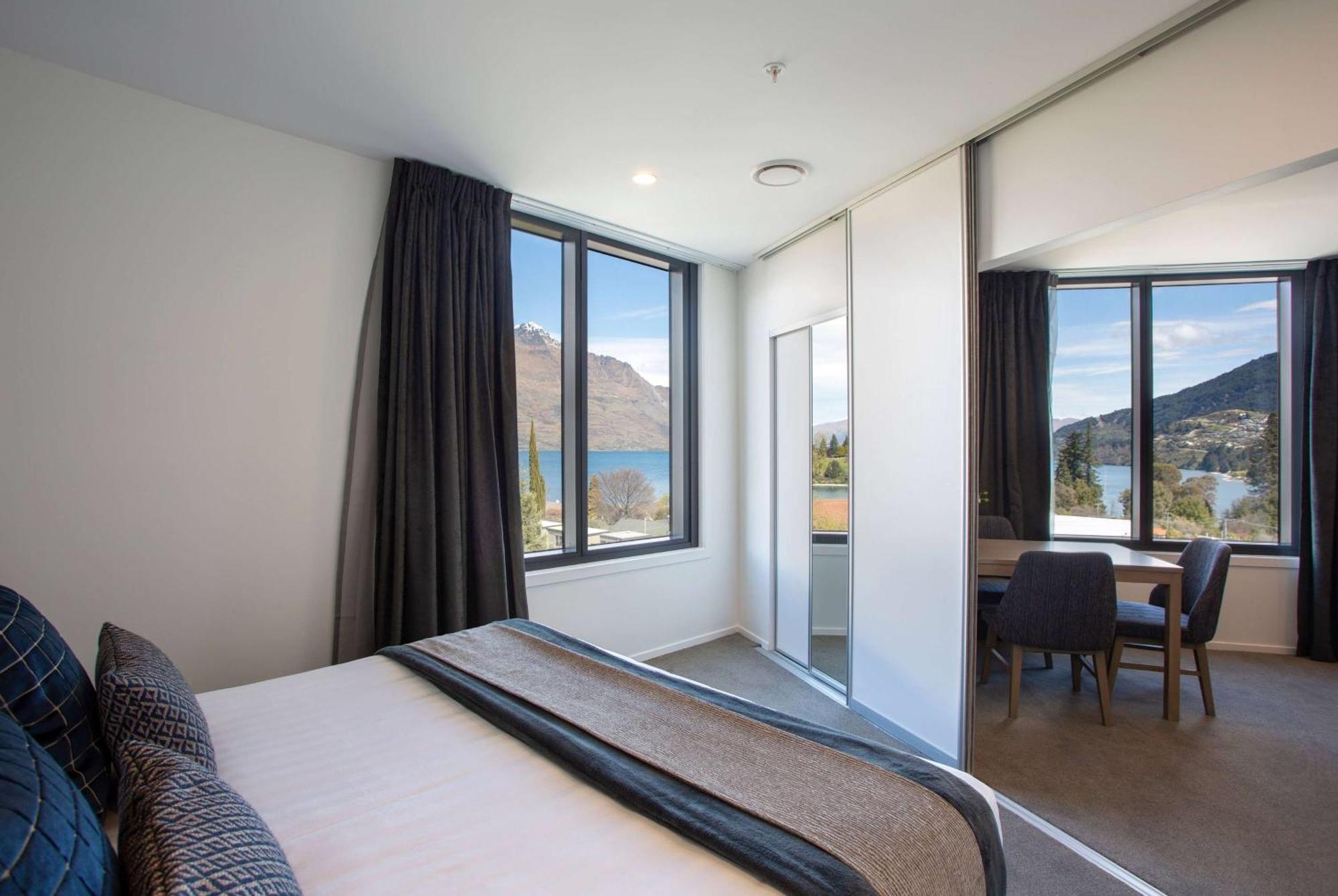 Ramada By Wyndham Queenstown Central מראה חיצוני תמונה