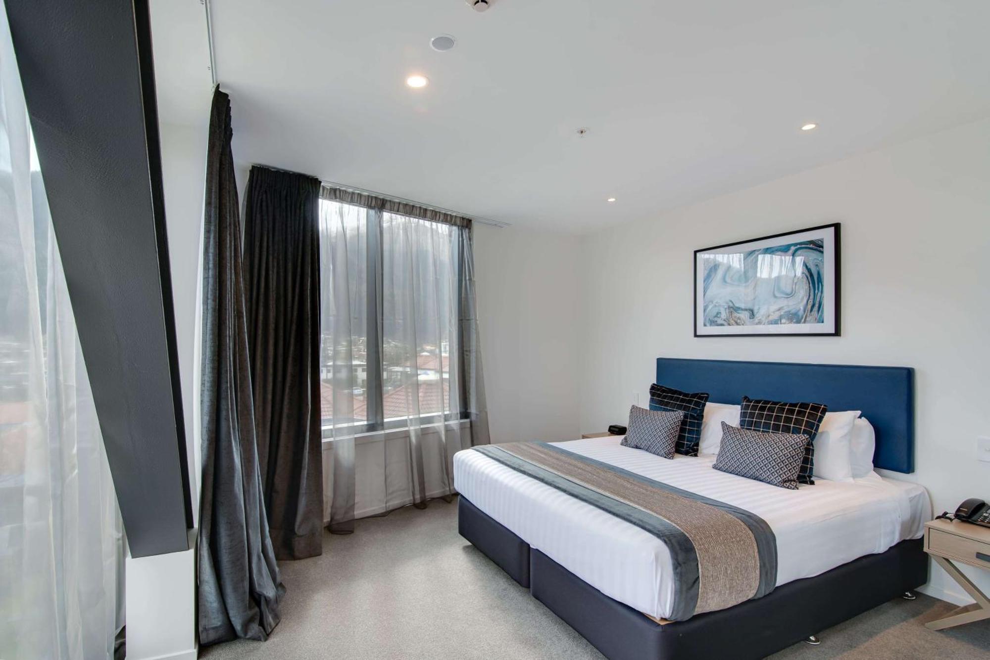 Ramada By Wyndham Queenstown Central מראה חיצוני תמונה