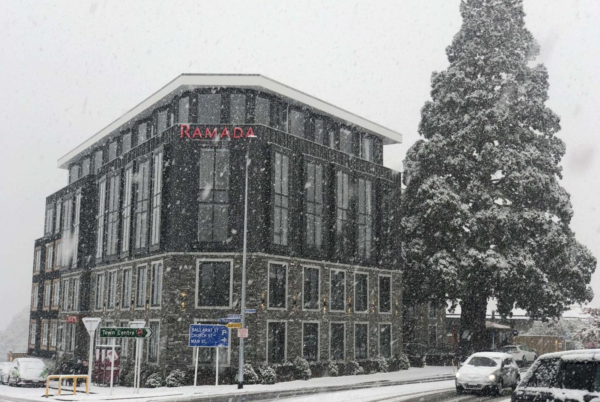 Ramada By Wyndham Queenstown Central מראה חיצוני תמונה