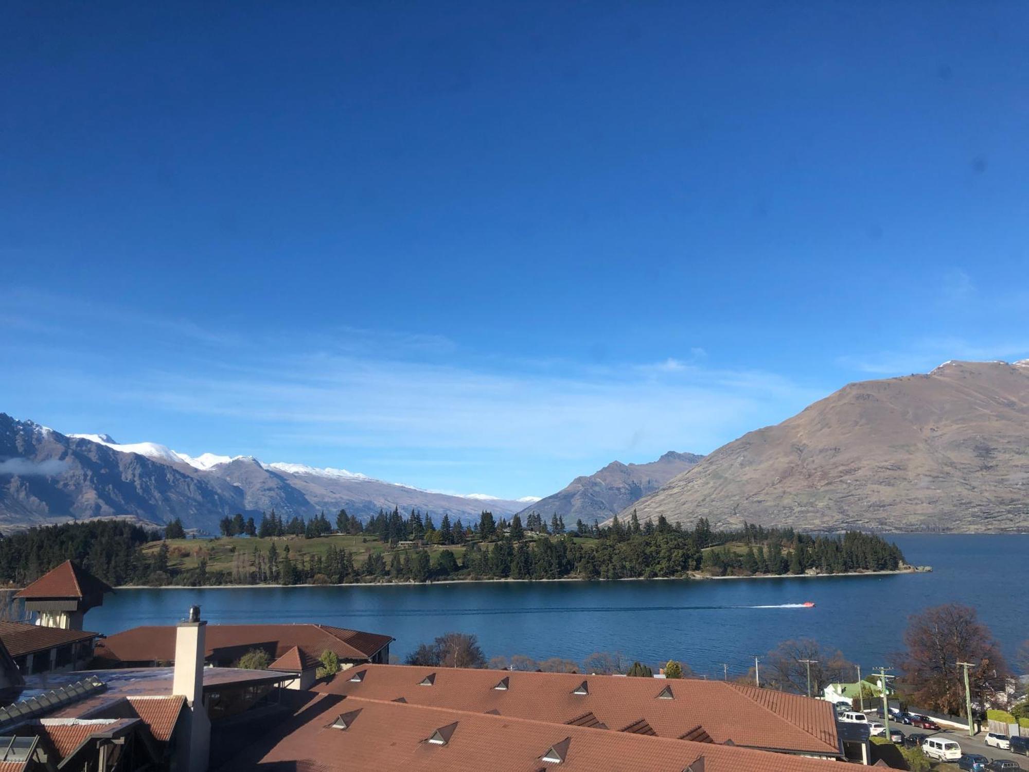 Ramada By Wyndham Queenstown Central מראה חיצוני תמונה