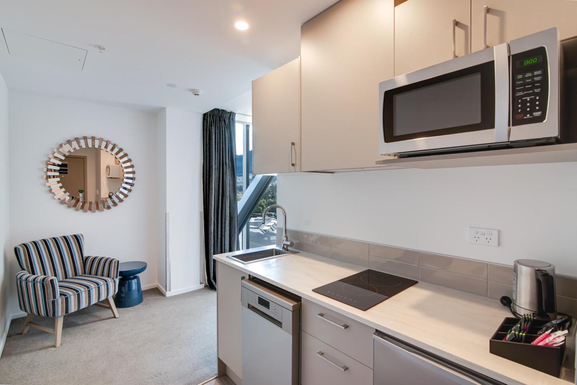 Ramada By Wyndham Queenstown Central מראה חיצוני תמונה